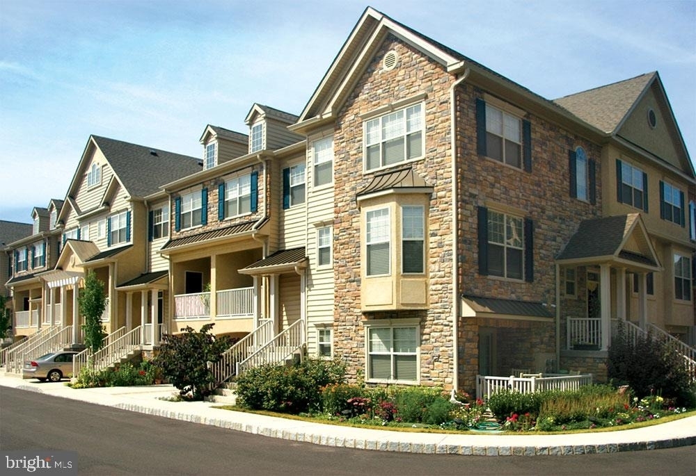 212 Village Way - Photo 1