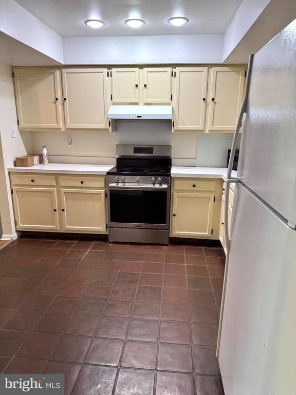 130 Westbury Court - Photo 4