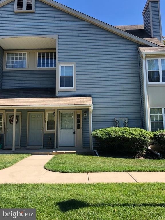 237 Andover Place - Photo 2