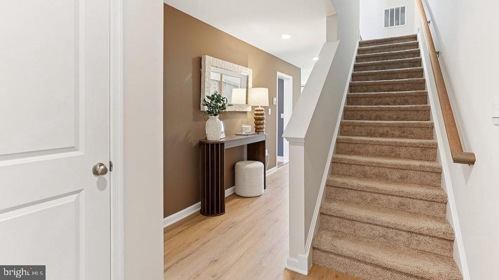 122 Essex Drive - Photo 2