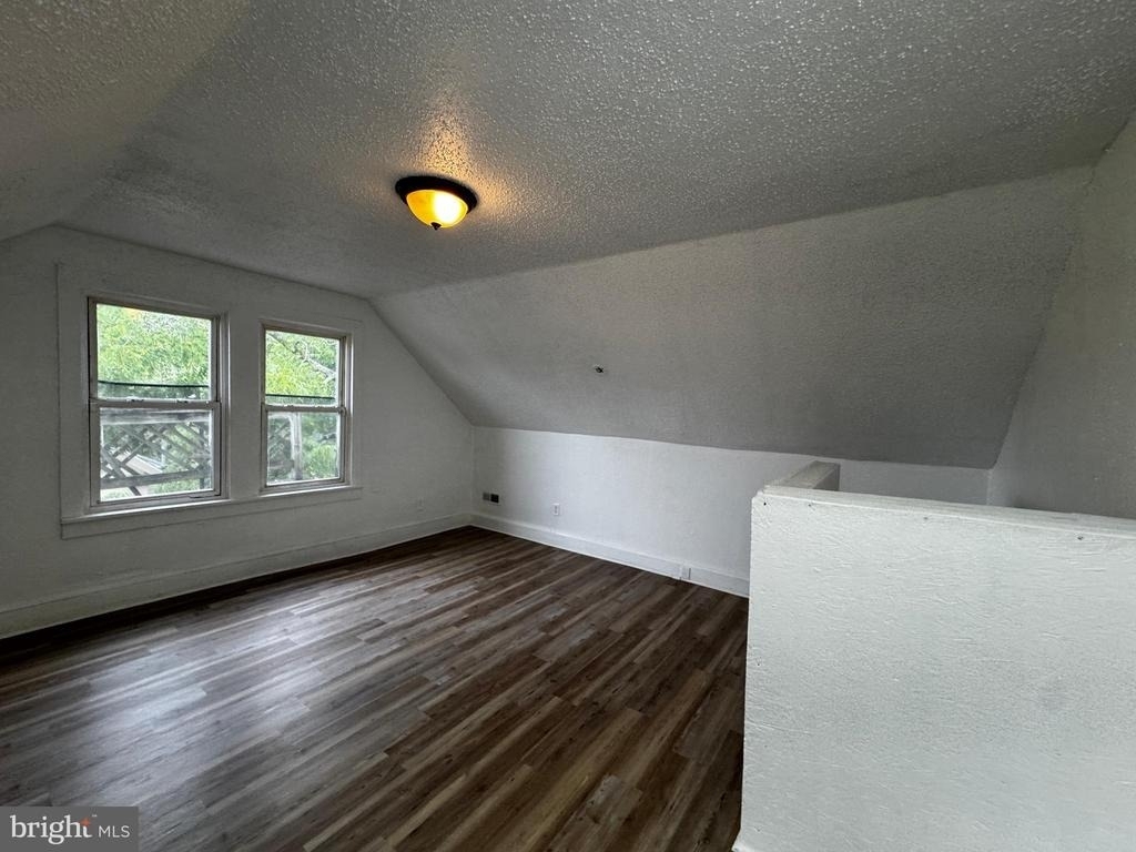 323 E Vine Street - Photo 25