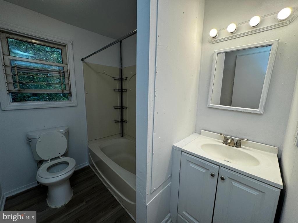 323 E Vine Street - Photo 11