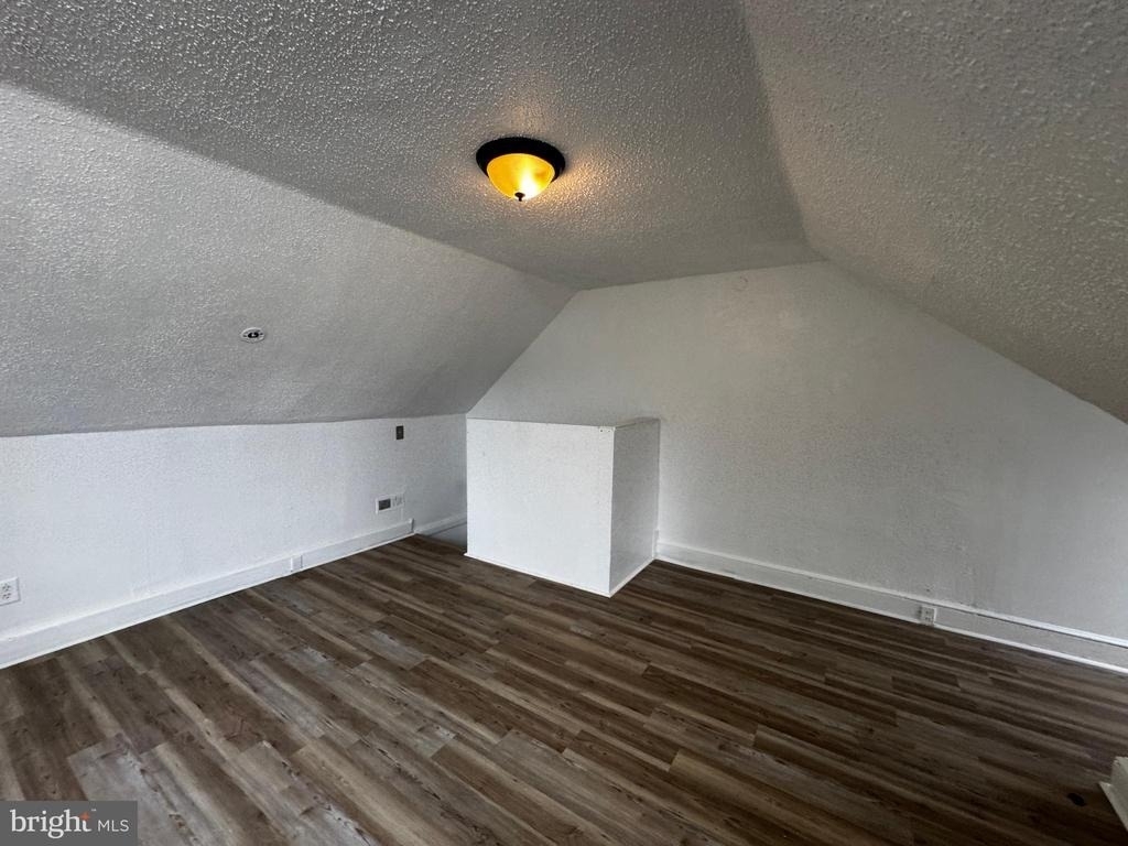 323 E Vine Street - Photo 24