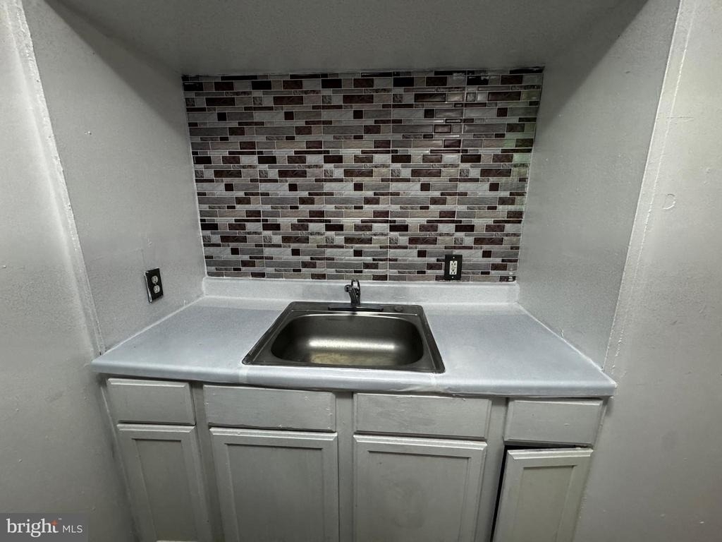 323 E Vine Street - Photo 4