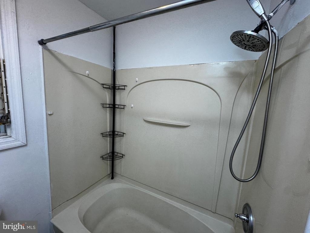 323 E Vine Street - Photo 13