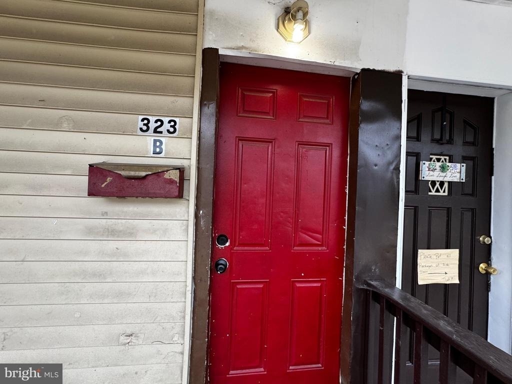 323 E Vine Street - Photo 0