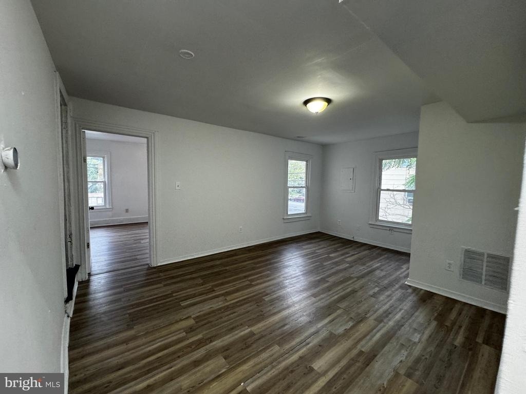 323 E Vine Street - Photo 7