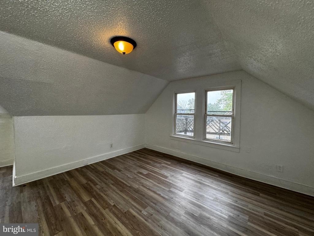 323 E Vine Street - Photo 22