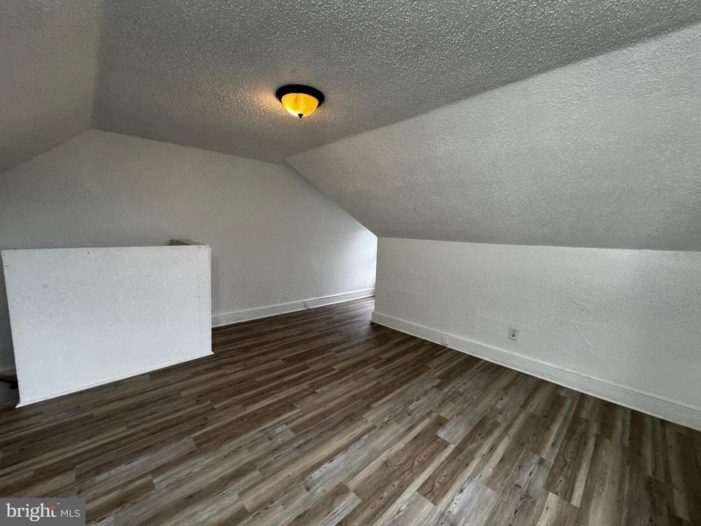 323 E Vine Street - Photo 23