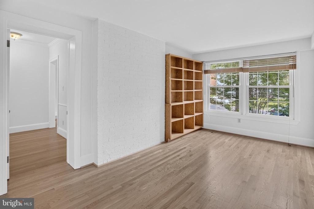 4705 Hunt Avenue - Photo 9