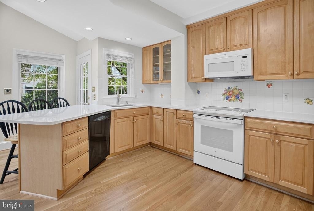 4705 Hunt Avenue - Photo 2