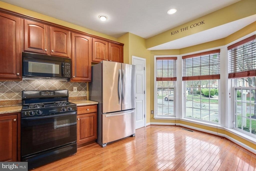 19421 Rayfield Dr - Photo 8