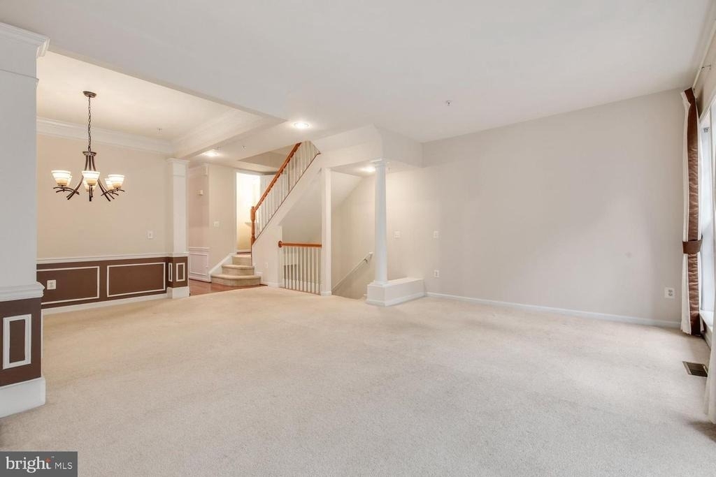 19421 Rayfield Dr - Photo 3
