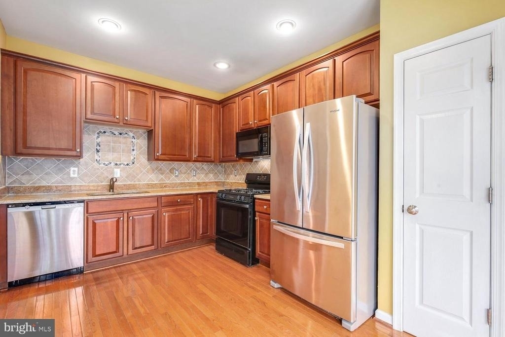 19421 Rayfield Dr - Photo 10