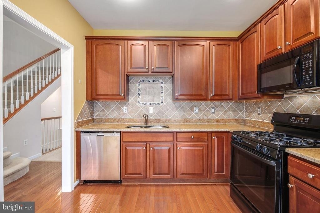 19421 Rayfield Dr - Photo 11