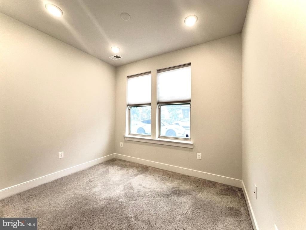 1009 Rockwell Avenue - Photo 5