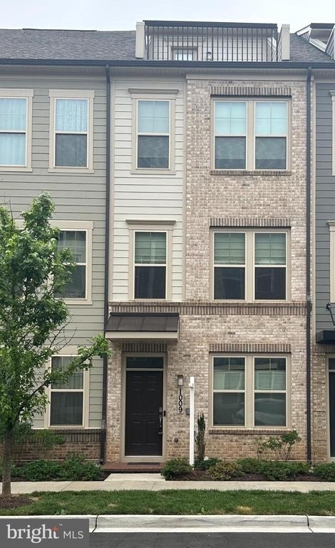 1009 Rockwell Avenue - Photo 1