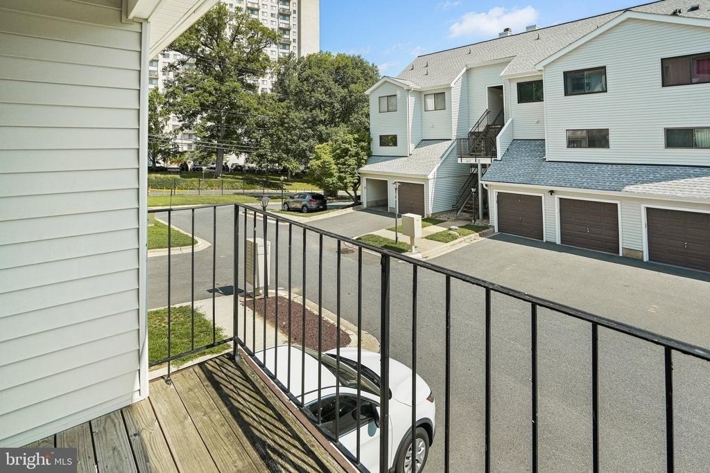 1611 Carriage House Terrace - Photo 2