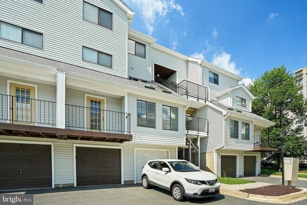 1611 Carriage House Terrace - Photo 4