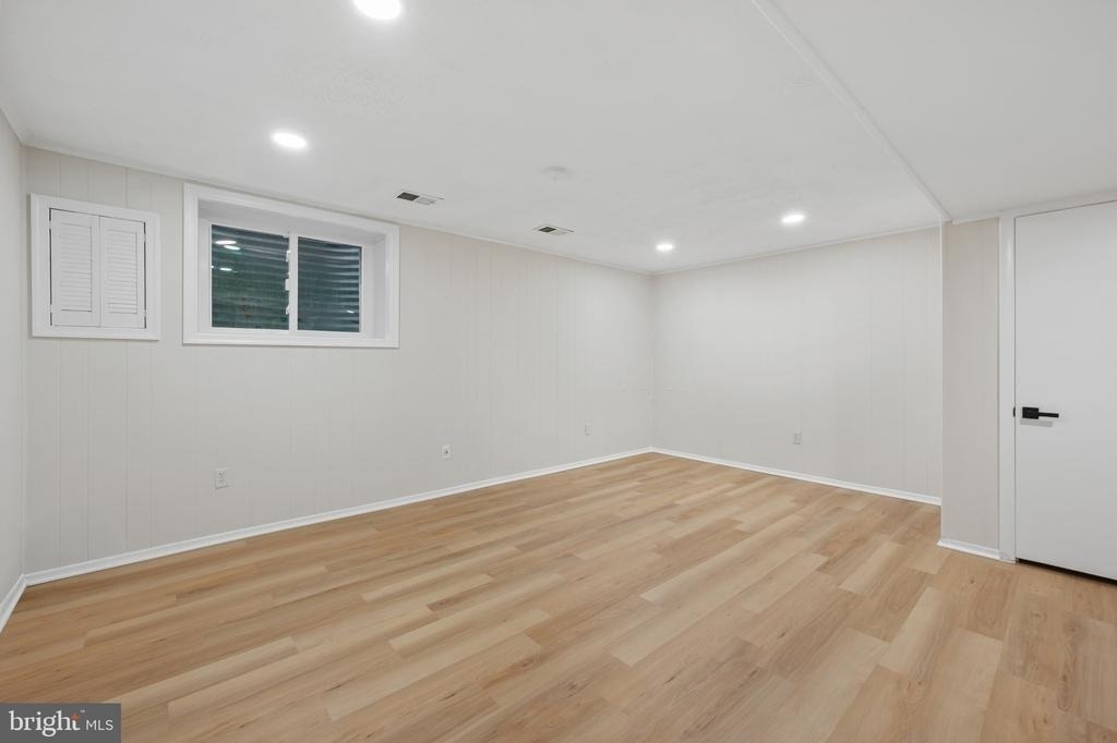 6356 Ducketts Lane - Photo 21