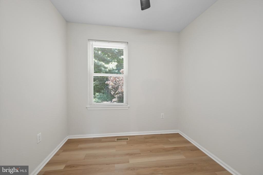6356 Ducketts Lane - Photo 16