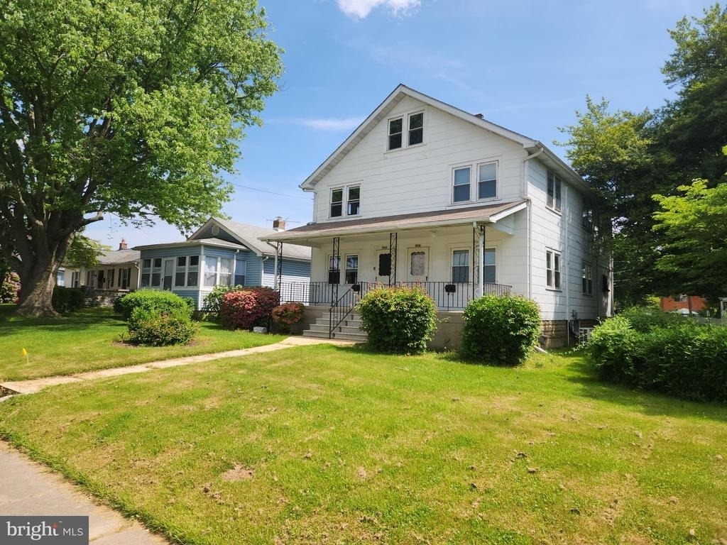 714 Revolution Street - Photo 0