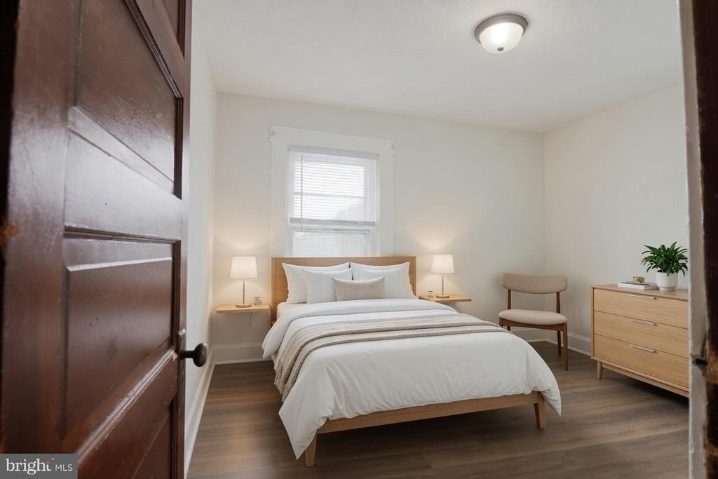 714 Revolution Street - Photo 3