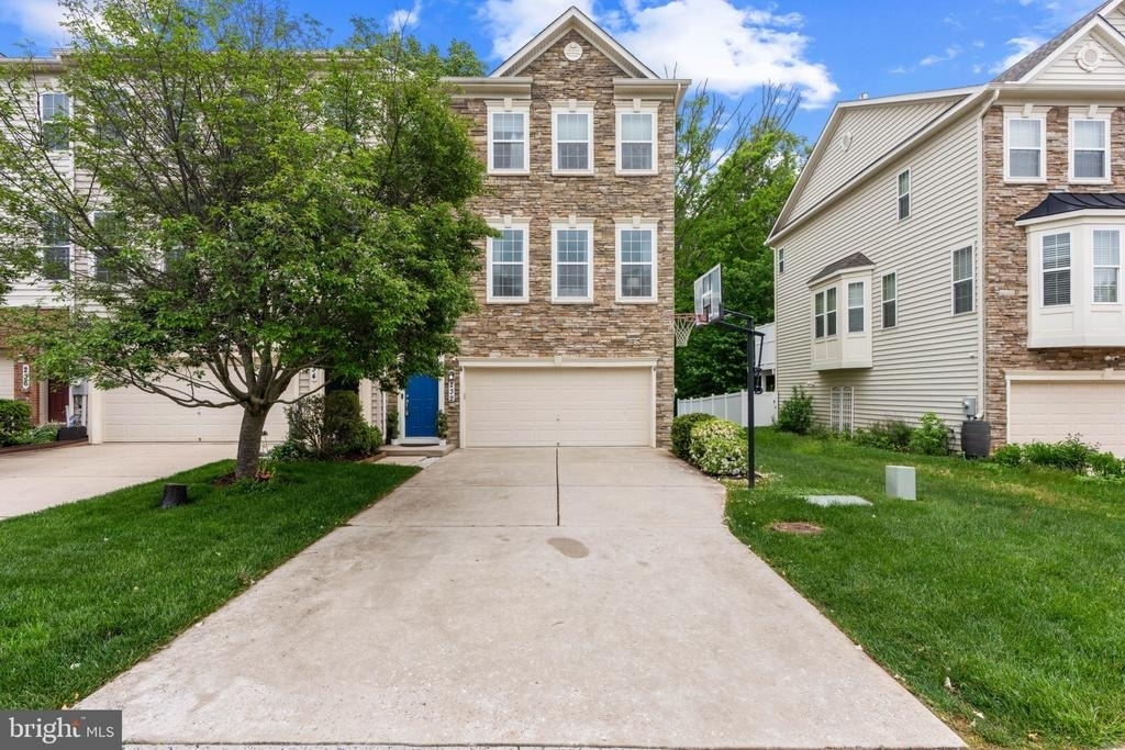232 Mohegan Drive - Photo 0