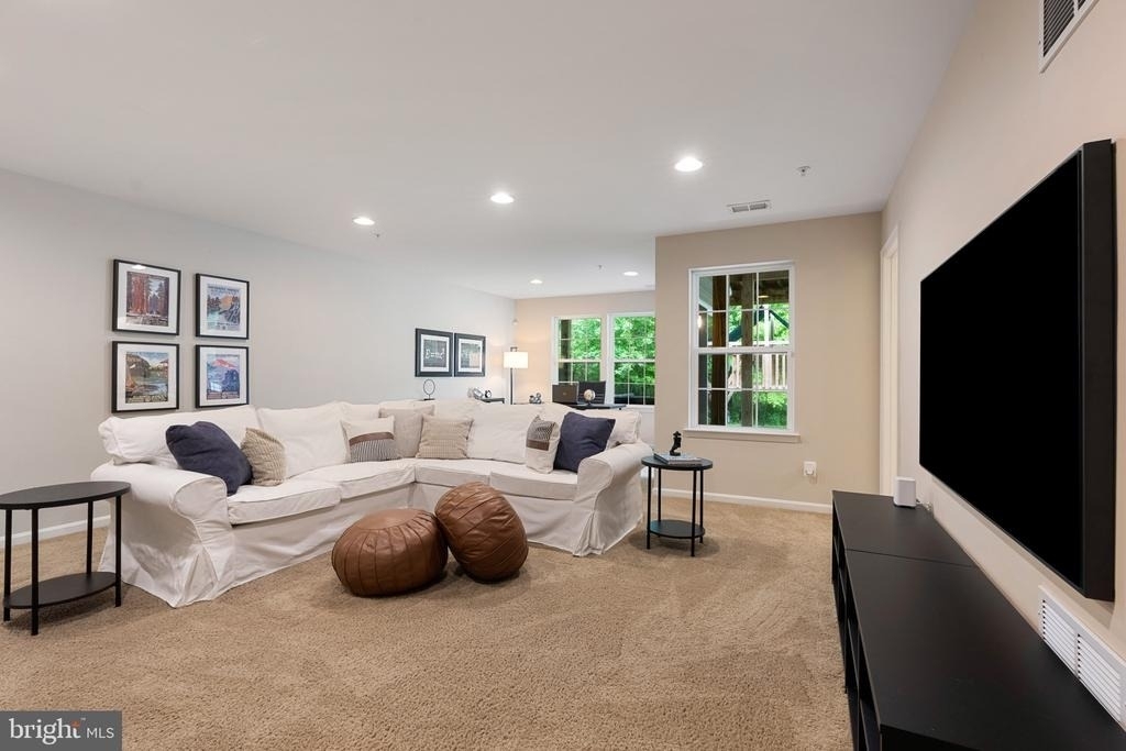 232 Mohegan Drive - Photo 4
