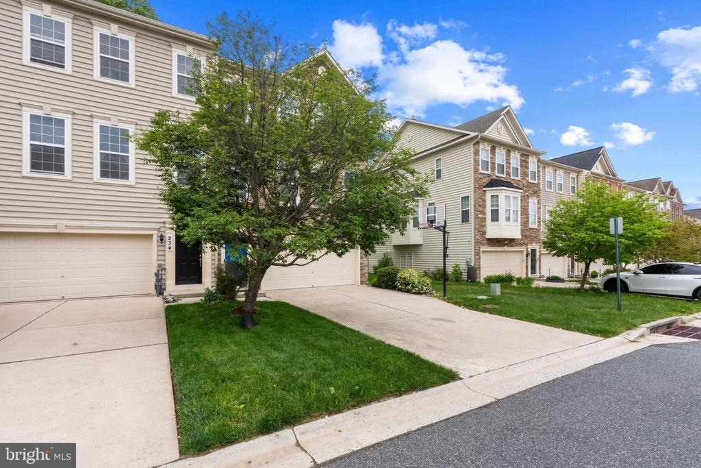 232 Mohegan Drive - Photo 2