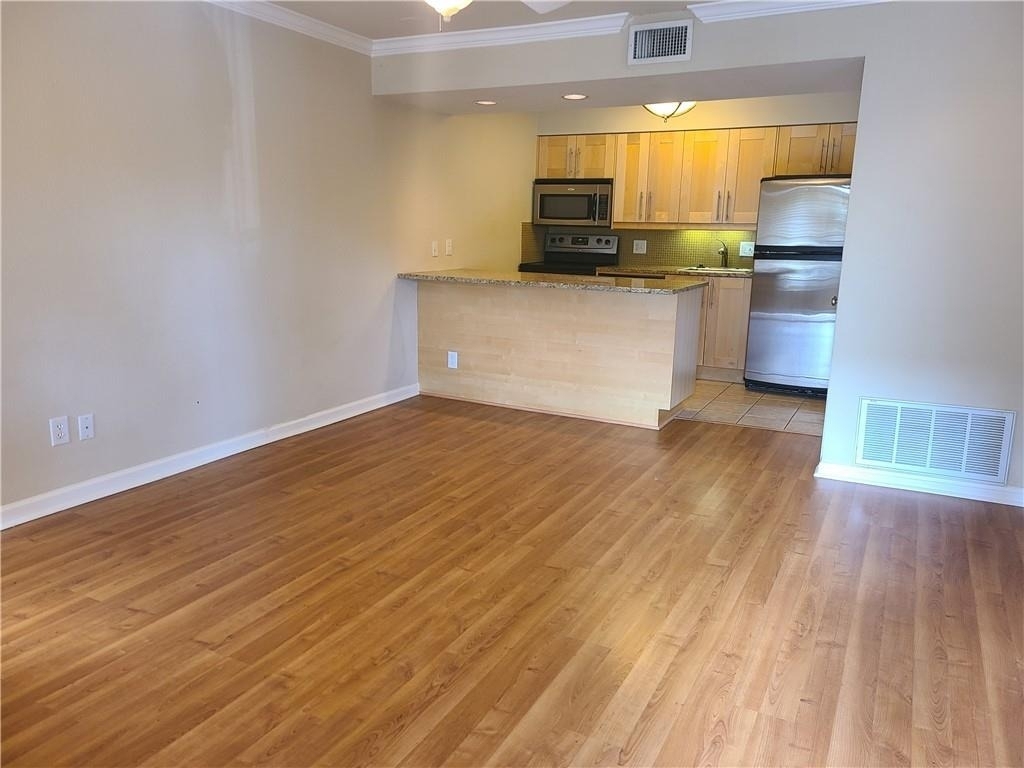 7685 Northcross Dr - Photo 0