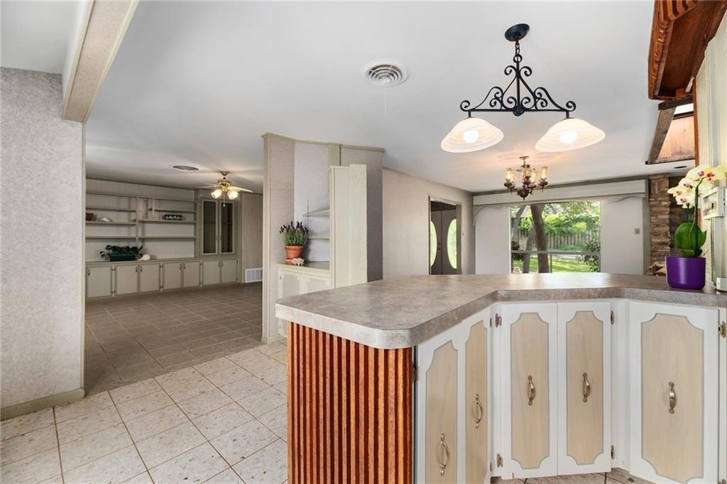 610 Lancelot Way - Photo 15