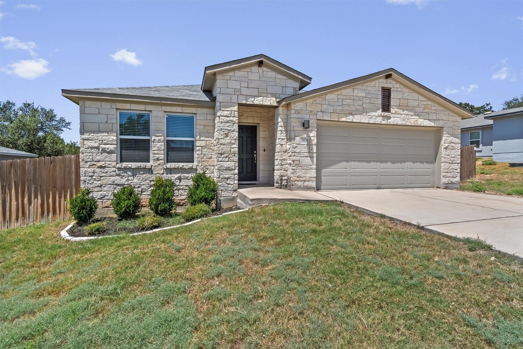 3906 Crockett Ave - Photo 2