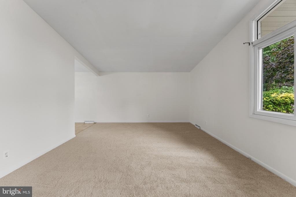 5801 Stuart Avenue - Photo 6