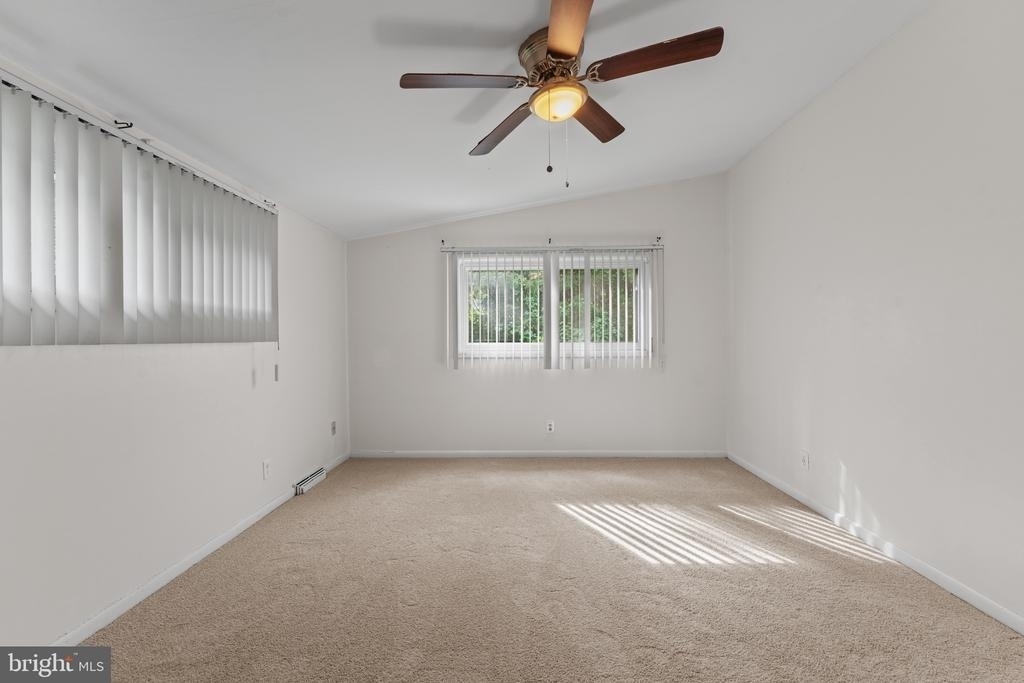 5801 Stuart Avenue - Photo 15