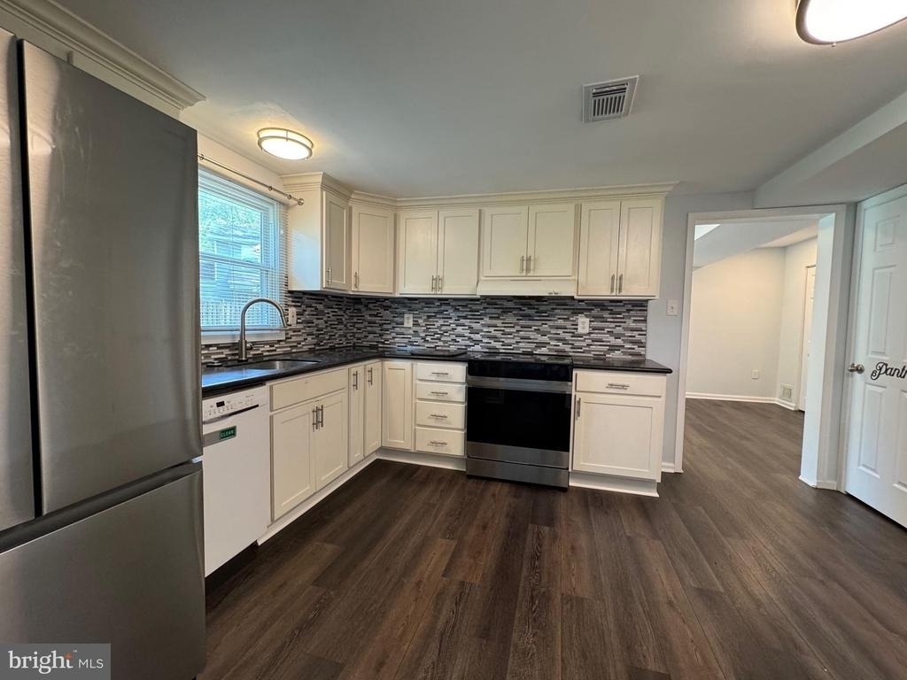 1717 Fallsway Drive - Photo 6