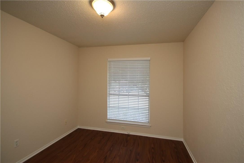 7017 Crosswood Dr - Photo 15