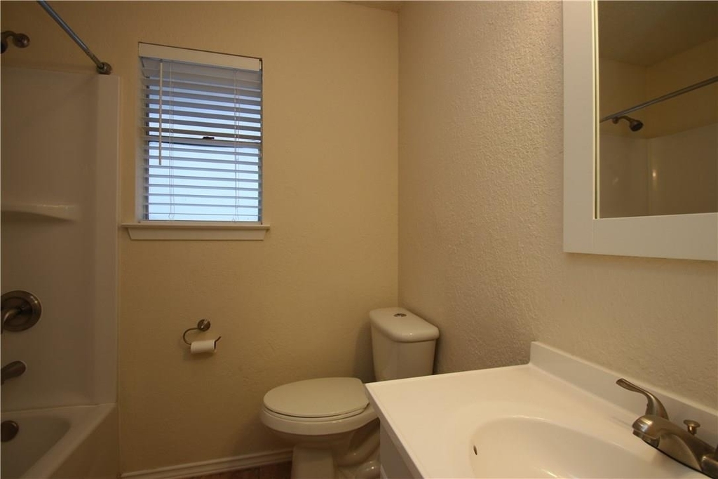 7017 Crosswood Dr - Photo 14