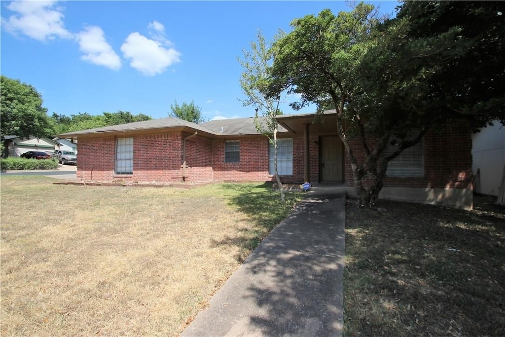 7017 Crosswood Dr - Photo 0