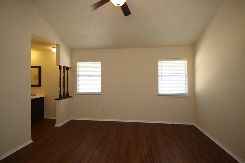 7017 Crosswood Dr - Photo 7