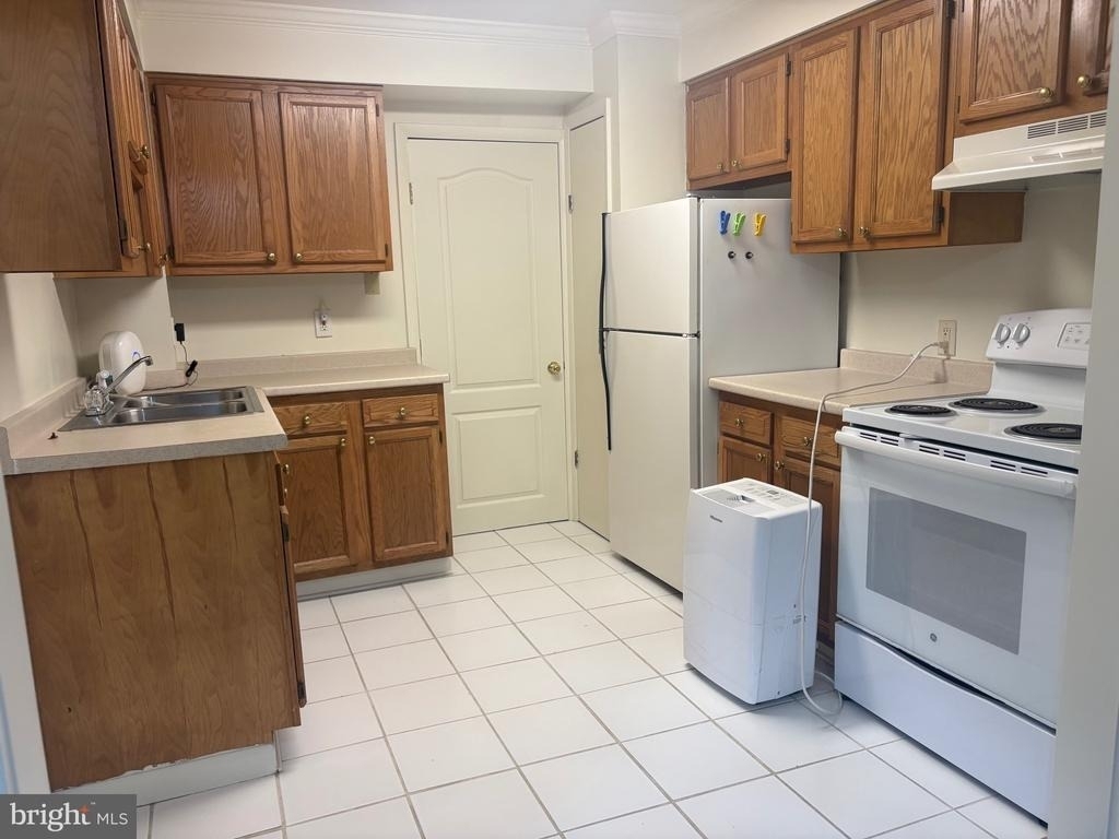 317 South Drive - Photo 1