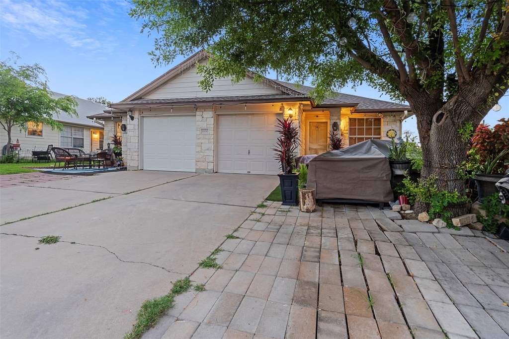 1000 Christopher Dr - Photo 1