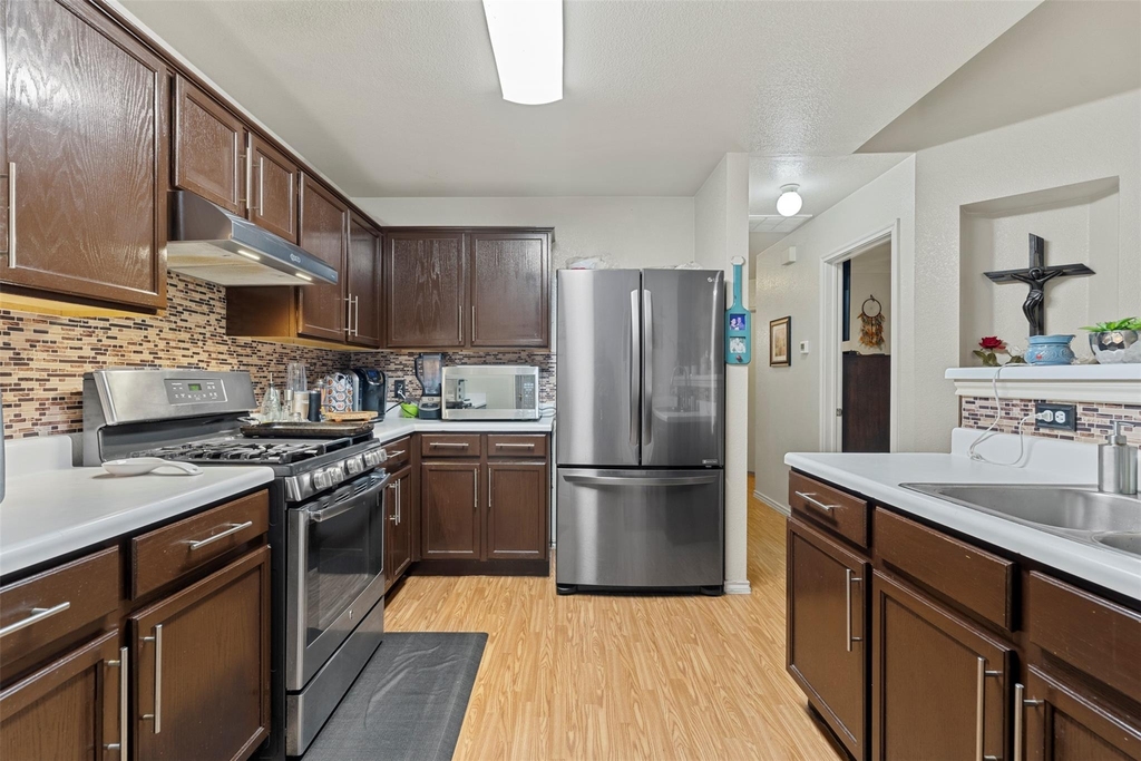 1000 Christopher Dr - Photo 11