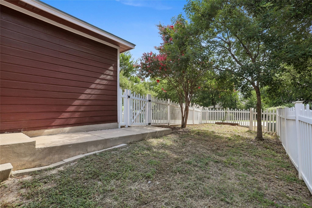1001 Monadale Trl - Photo 32