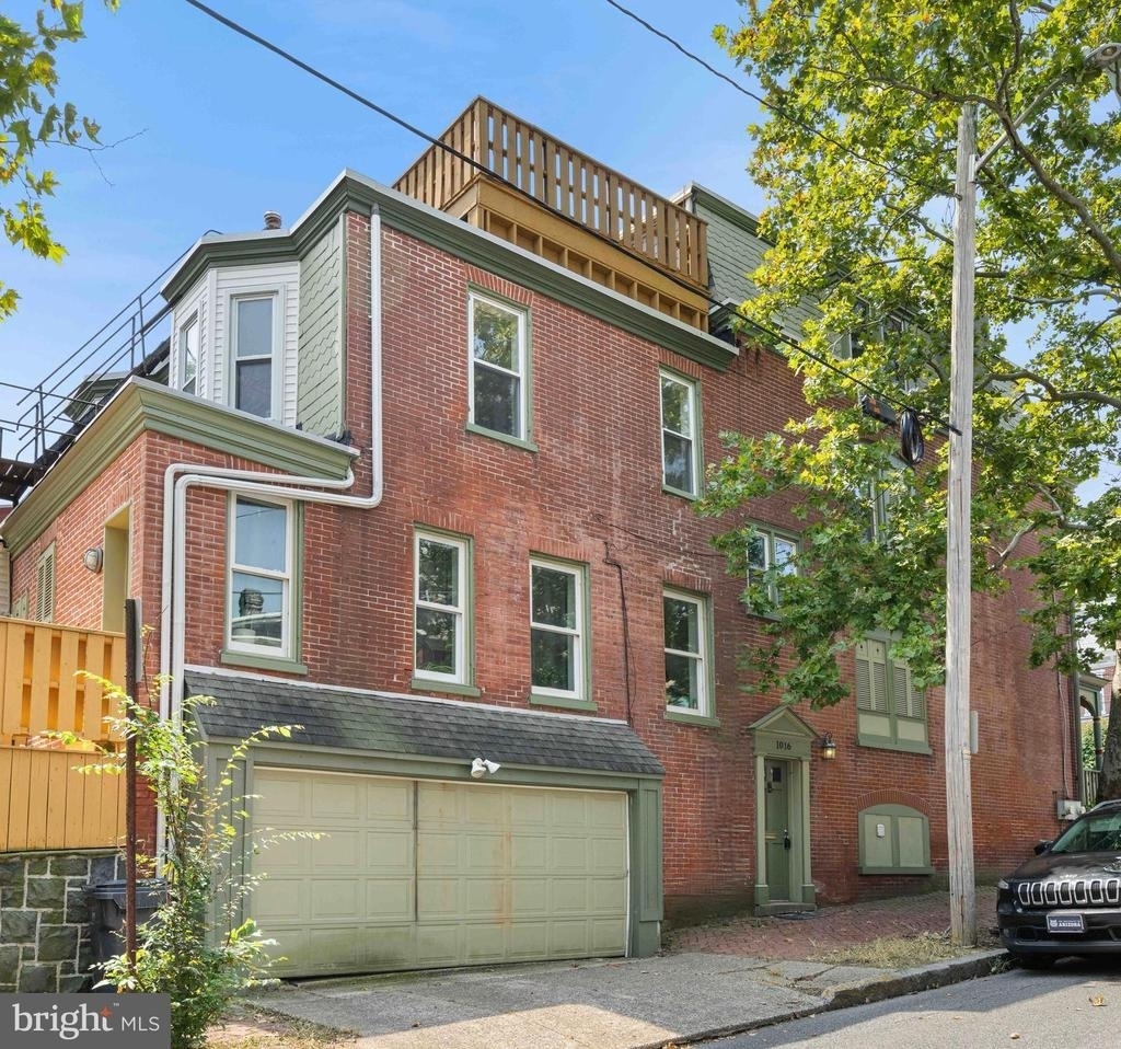 1016 Kirk Avenue - Photo 1