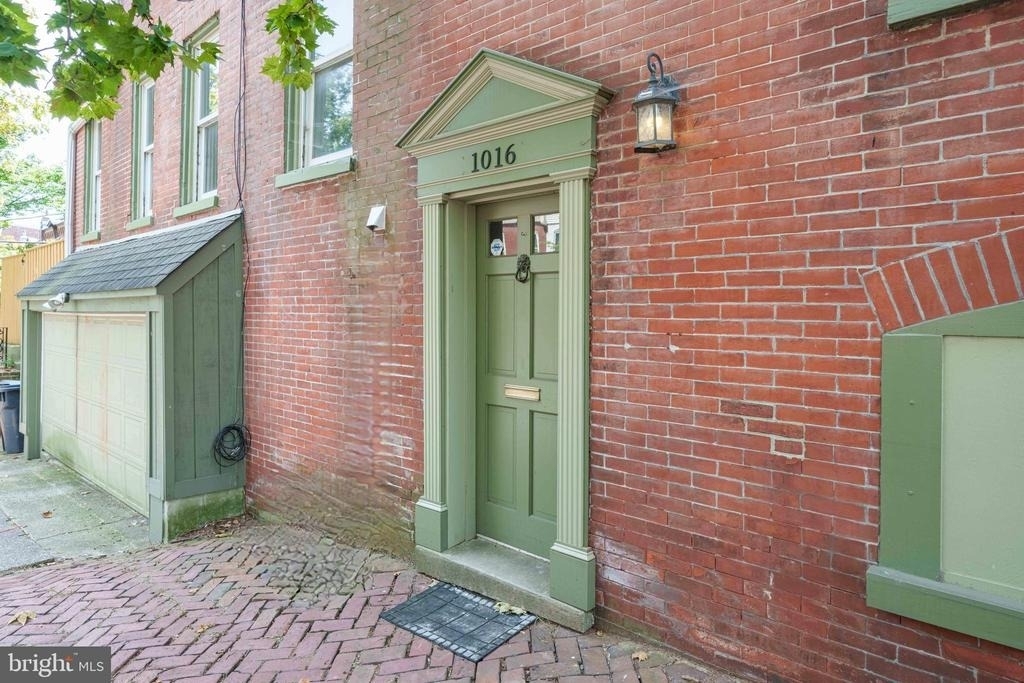 1016 Kirk Avenue - Photo 2