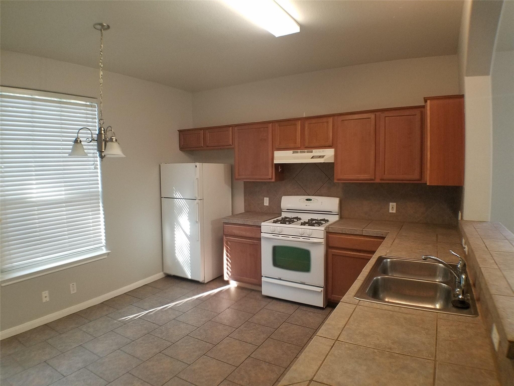 2502 Allred Dr - Photo 5
