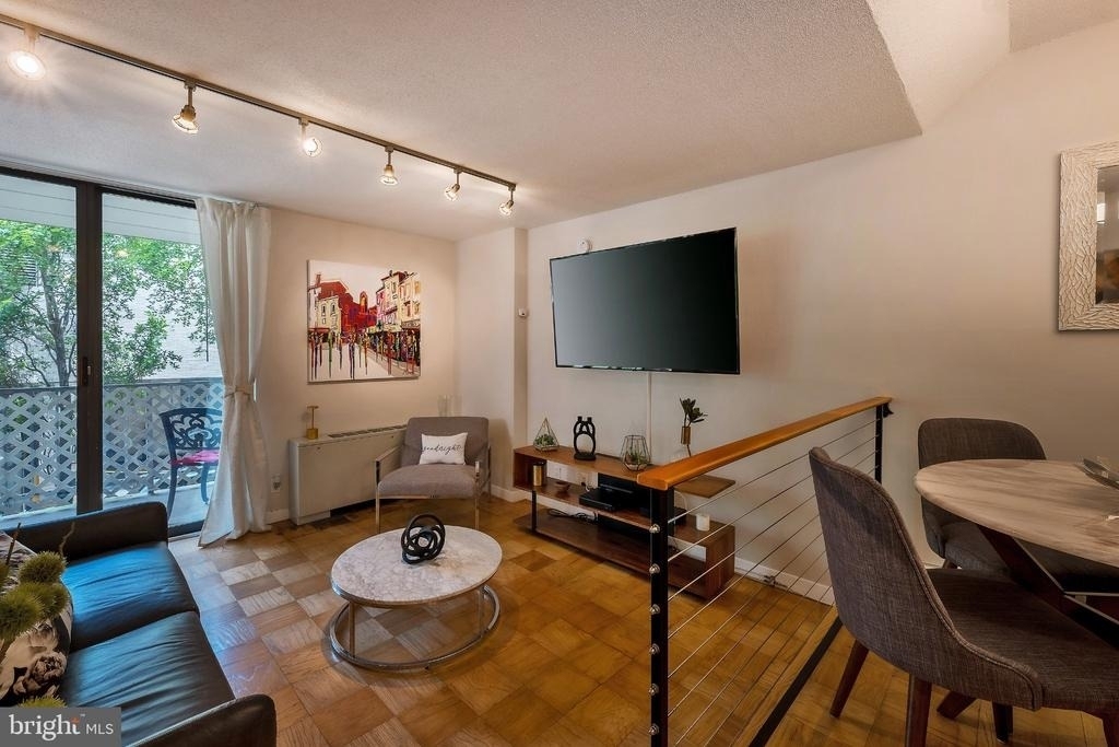 2201 L Street Nw - Photo 11