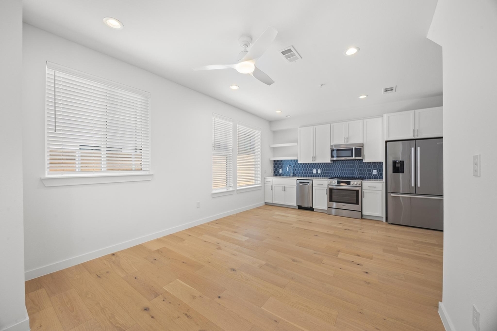 2200 Mcfly St - Photo 8