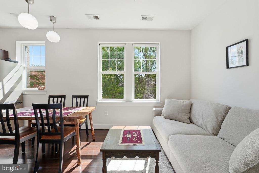 315 G Street Ne - Photo 4